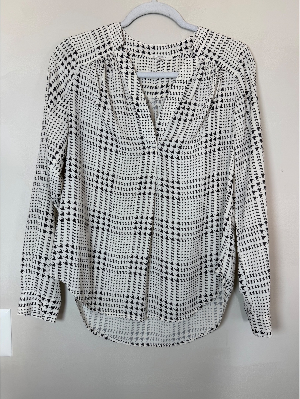 41 Hawthorn Women's Medium Black and White Patterned Long Sleeve Blouse